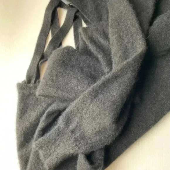 AQUA Cashmere Lace-Up Back V-neck Sweater Black Size XS - Picture 9 of 10